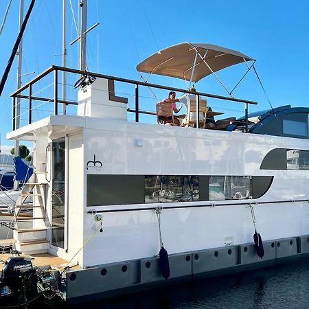 Casa Flotante En El Puerto De Vigo - Different Charter Otel Dış mekan fotoğraf