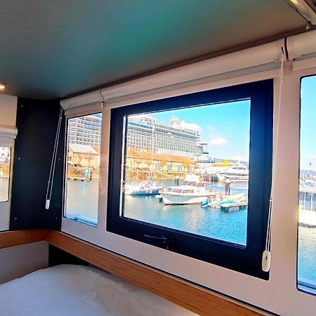 Casa Flotante En El Puerto De Vigo - Different Charter Otel Dış mekan fotoğraf