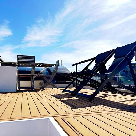 Casa Flotante En El Puerto De Vigo - Different Charter Otel Dış mekan fotoğraf