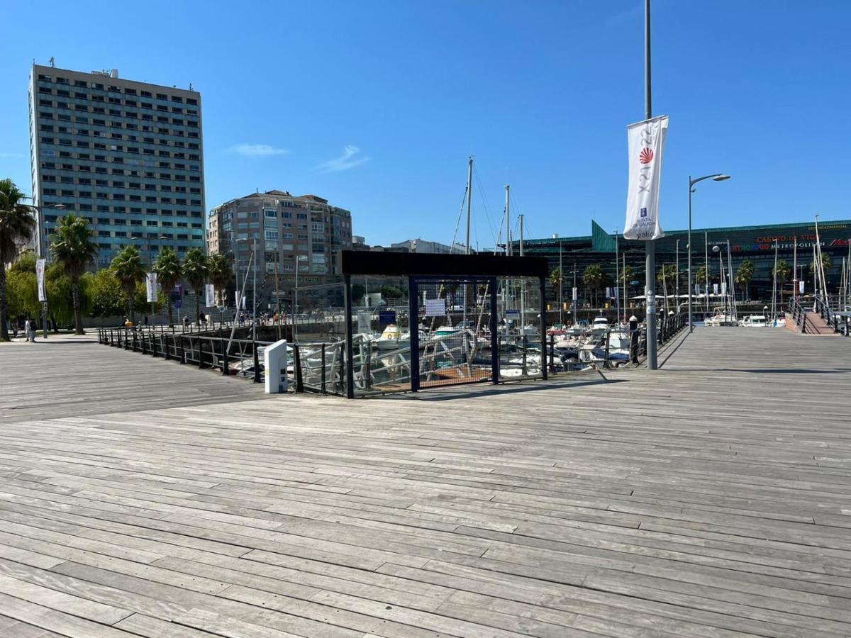 Casa Flotante En El Puerto De Vigo - Different Charter Otel Dış mekan fotoğraf