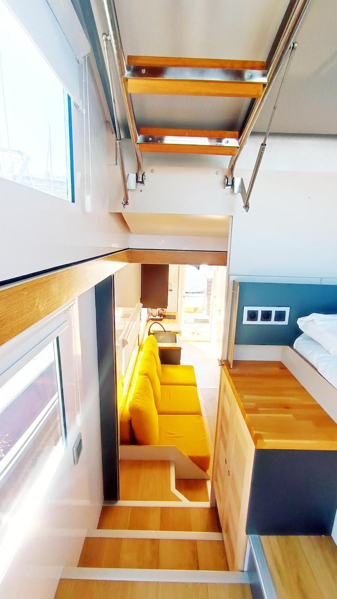 Casa Flotante En El Puerto De Vigo - Different Charter Otel Dış mekan fotoğraf