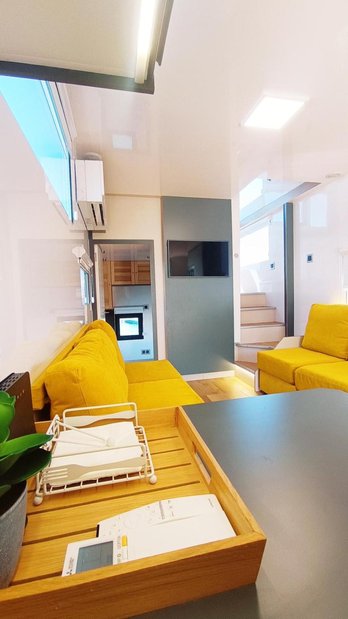 Casa Flotante En El Puerto De Vigo - Different Charter Otel Dış mekan fotoğraf