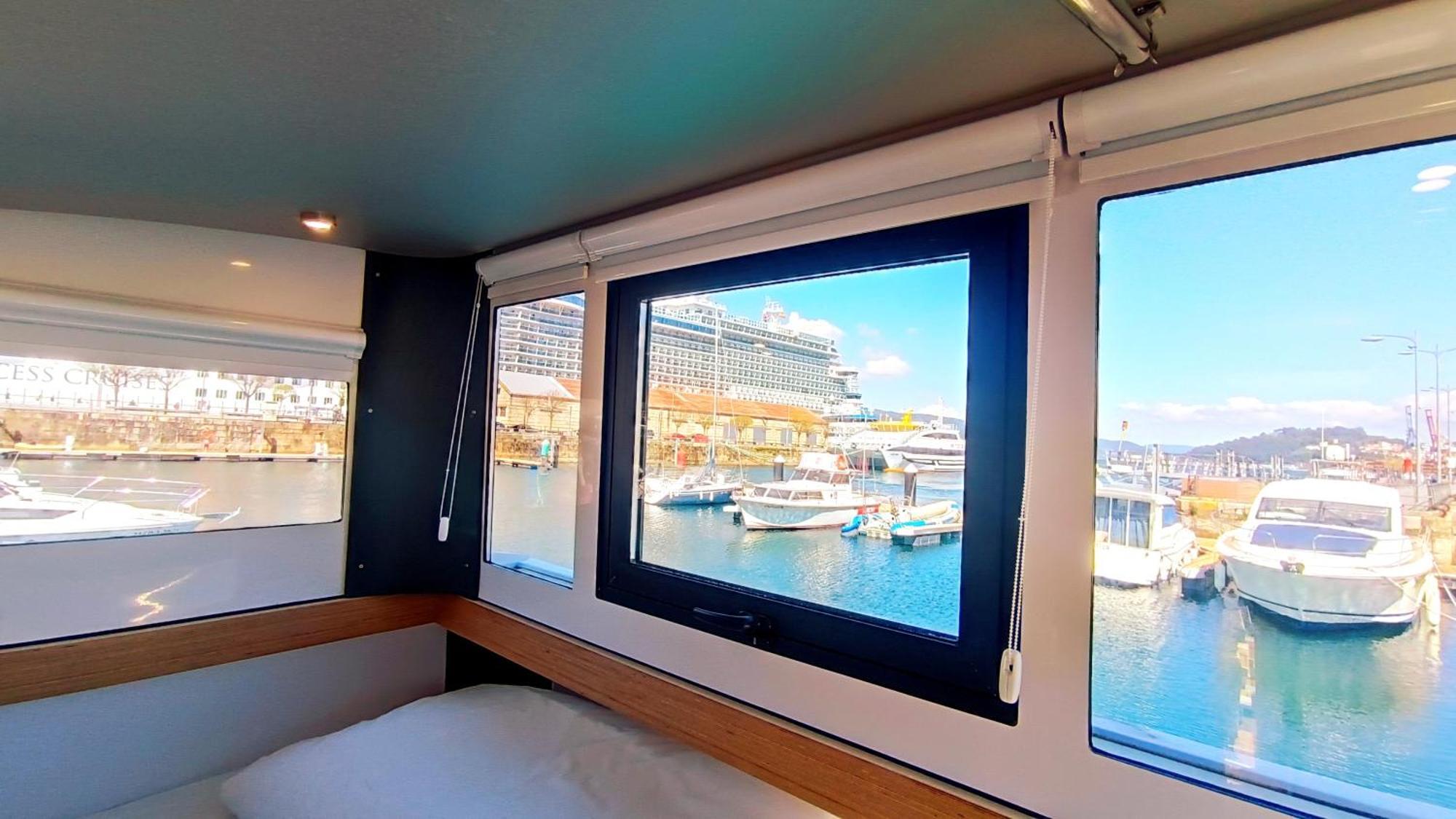 Casa Flotante En El Puerto De Vigo - Different Charter Otel Dış mekan fotoğraf
